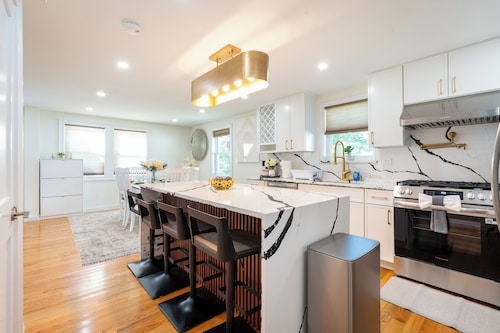 Elegant 4BR/3BR Home w/Yard & 4 Parking in Dedham