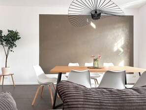Dining - Beautiful Apartment | Cologne | 15 min. Phantasialand (Hürth)