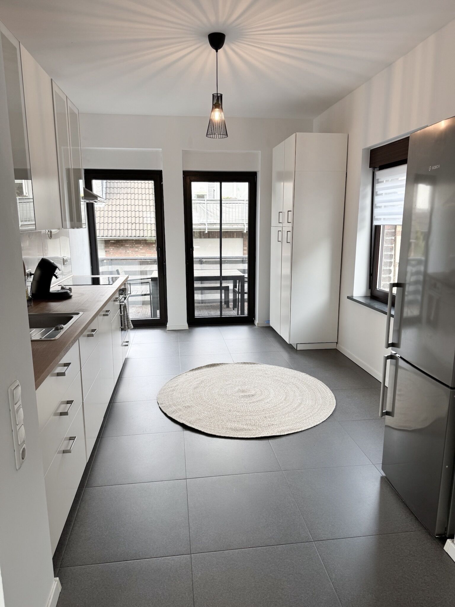 Mikrobølgeovn, ovn, kokeplater og oppvaskmaskin