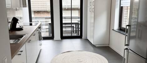 Mikrowelle, Ofen, Herdplatte, Geschirrspüler