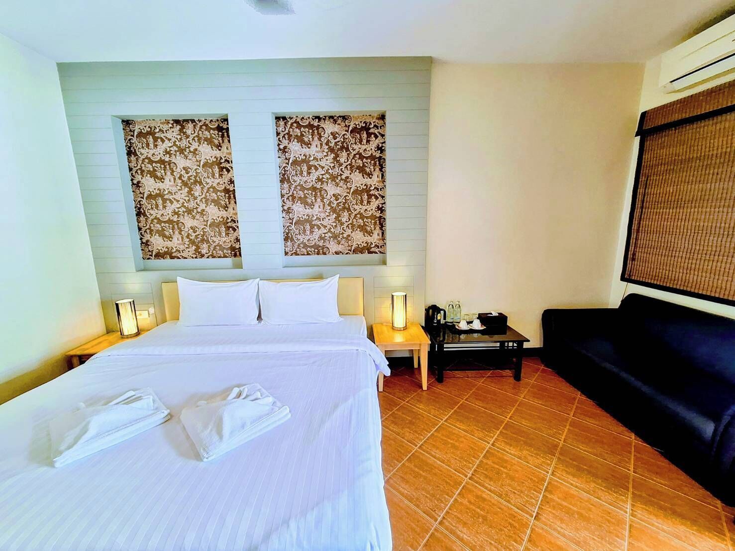 Superior King Room With Sofa & Balcony - Pattaya