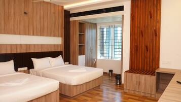 Family Quadruple Room | Desk, free WiFi