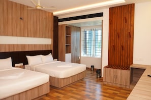 Kamar Quadruple Keluarga | Meja kerja dan Wi-Fi gratis