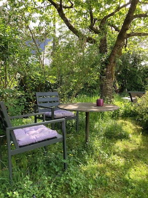 Outdoor dining - Vacation apartment 2 persons. Small Eifel oasis to switch off and relax (Lissendorf)