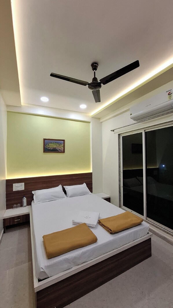 Deluxe Double Room, Garden View | Free WiFi, bed sheets - Radhakrushna Retreat (Devgad)