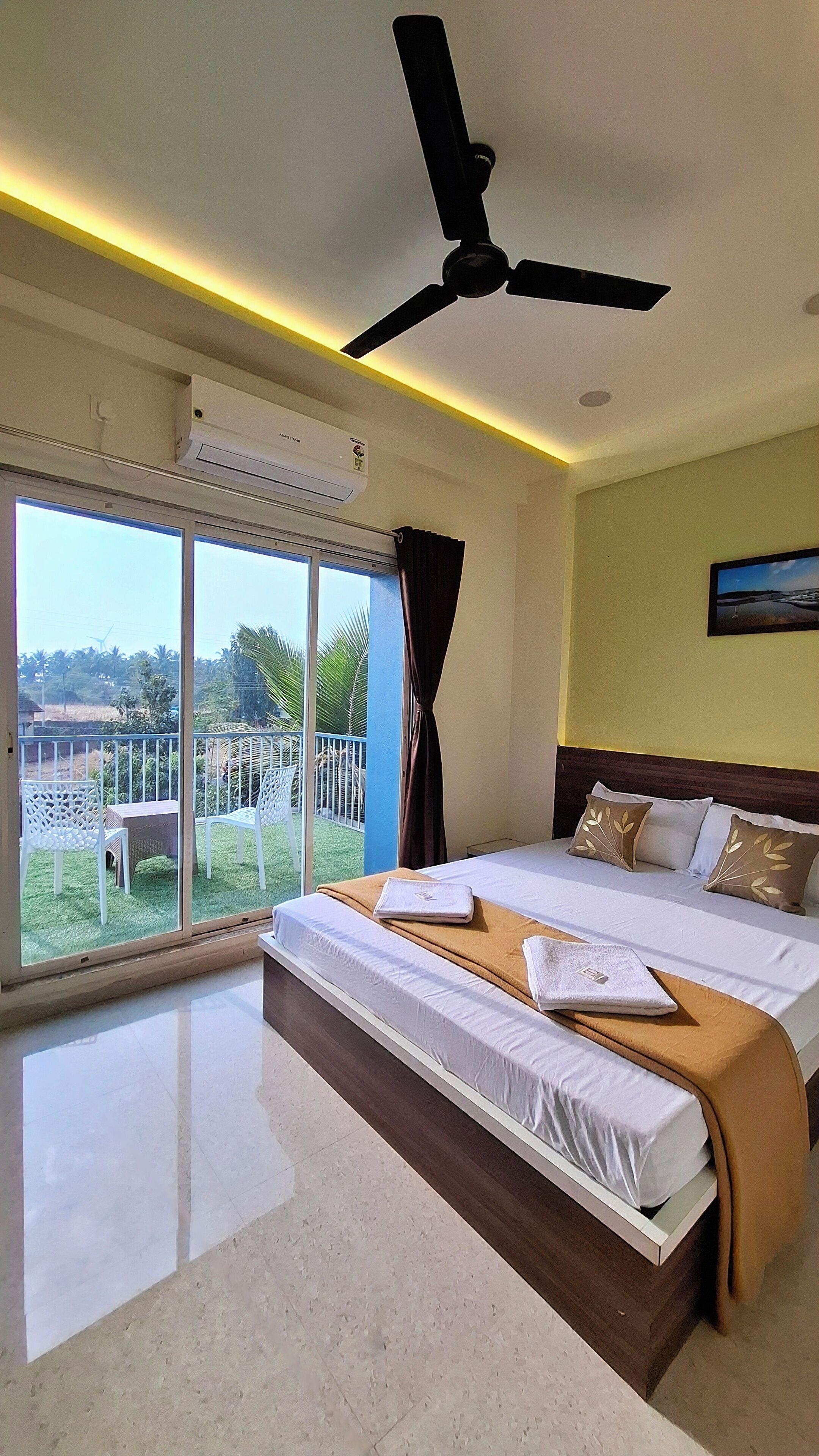 Free WiFi, bed sheets