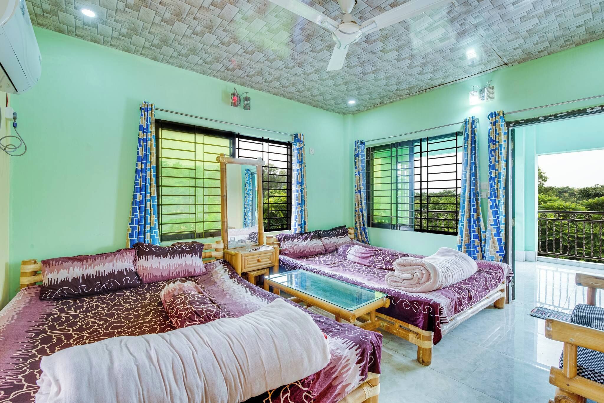 Free WiFi, bed sheets