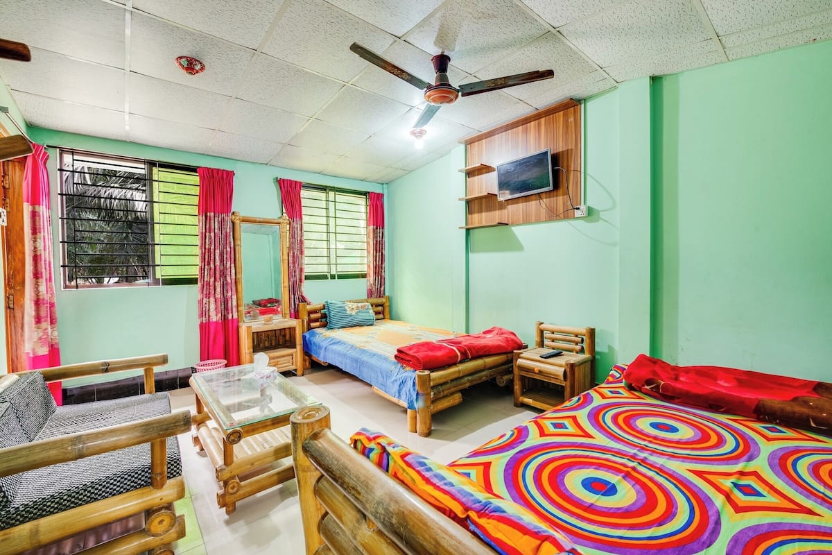 Free WiFi, bed sheets