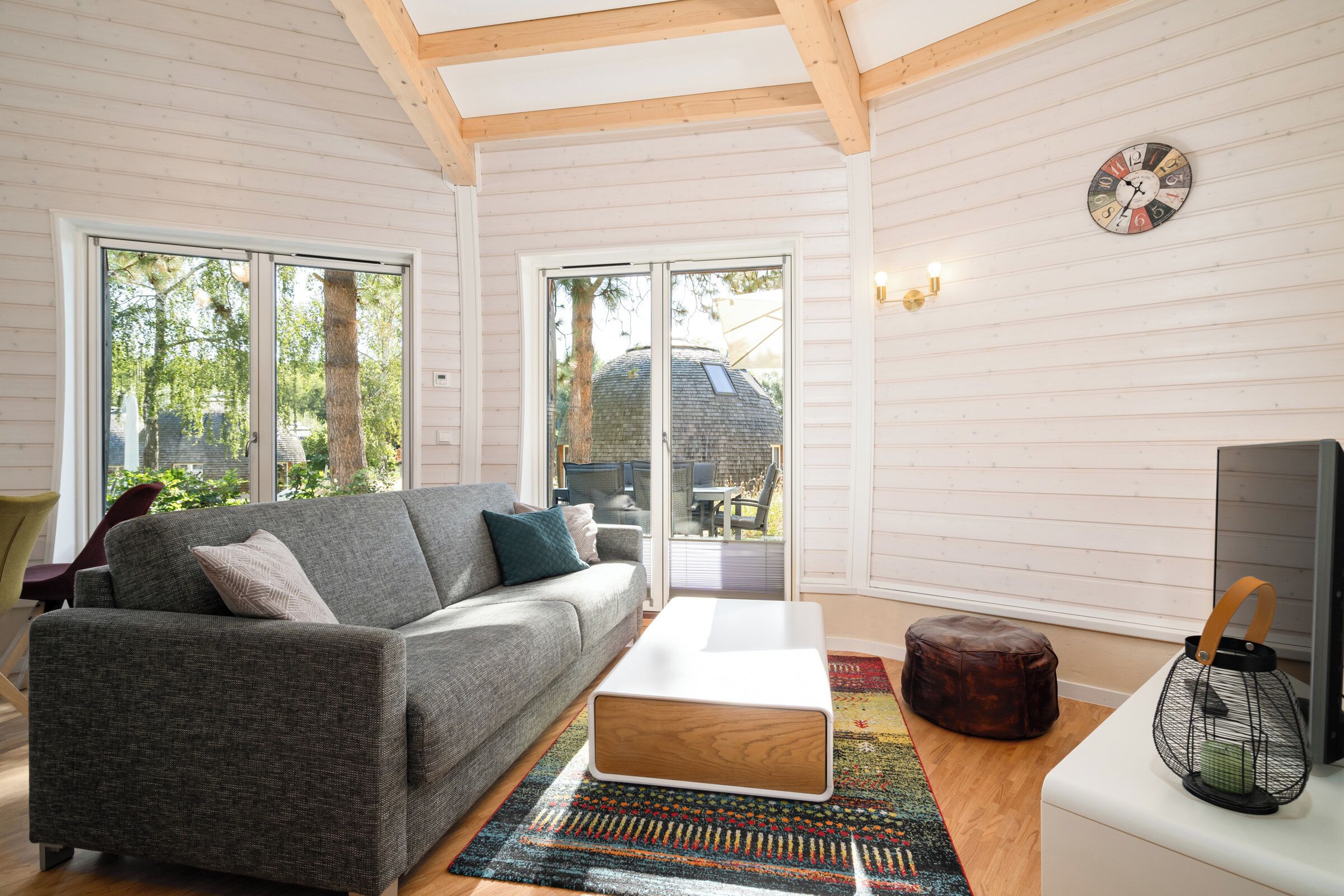 TV, fireplace, stereo