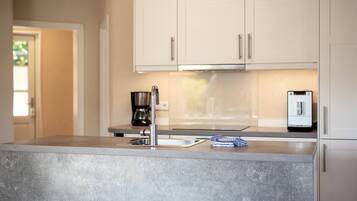 Kühlschrank, Ofen, Herdplatte, Geschirrspüler