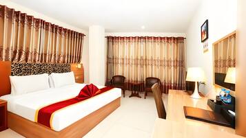Business Single Room | Egyptian cotton sheets, premium bedding, memory foam beds, free WiFi