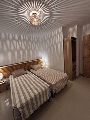 3 bedrooms, iron/ironing board, bed sheets