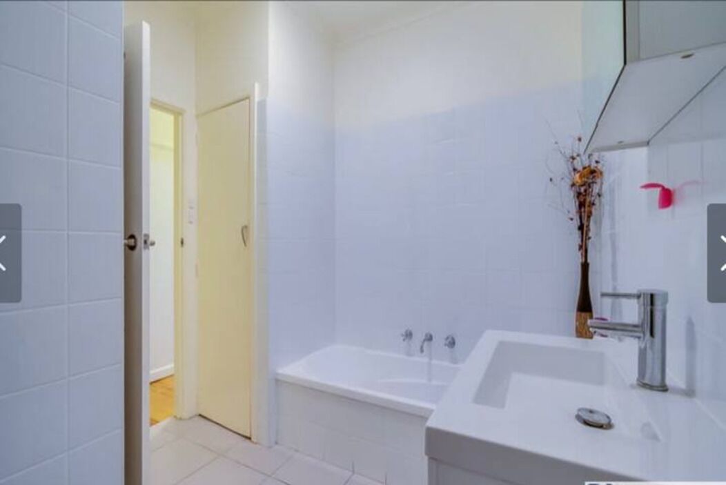 تجهيزات دش، مناشف، ورق حمّام