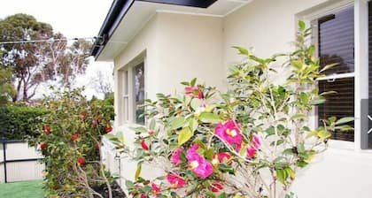 Cozy Budget Home in Balwyn - Quiet & Close to Melbourne CBD