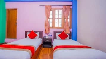 Habitación con 1 cama doble o 2 individuales | Escritorio, espacio para trabajar con un portátil, wifi gratis