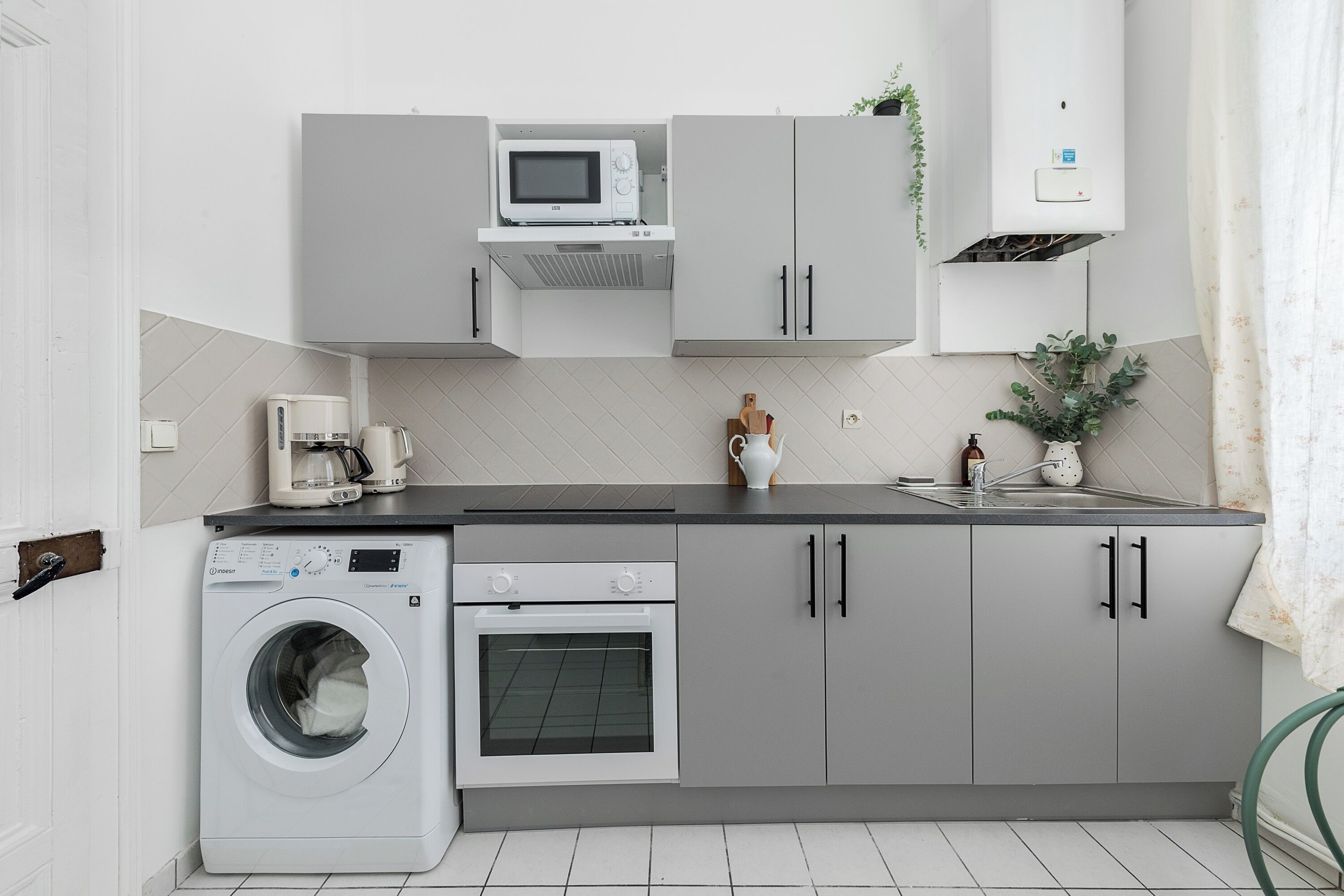 Micro-ondes, four, plaque de cuisson