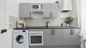 Micro-ondes, four, plaque de cuisson