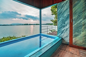 Outdoor pool - Wildwood Island Resort (Rangamati Sadar)
