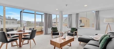 テレビ、書斎 / ワークスペース