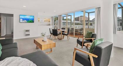 Stay by Salamanca, Battery Point, secure parking.