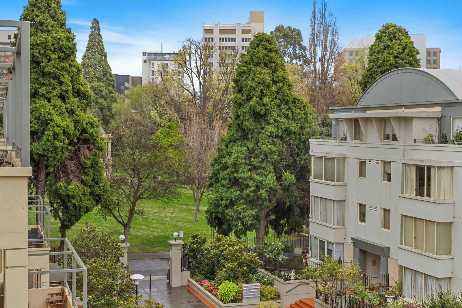 المنطقة المحيطة بالمنشأة