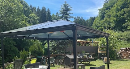 Cet hébergement de charme offre un accÚs direct dans la nature dans le Vercors