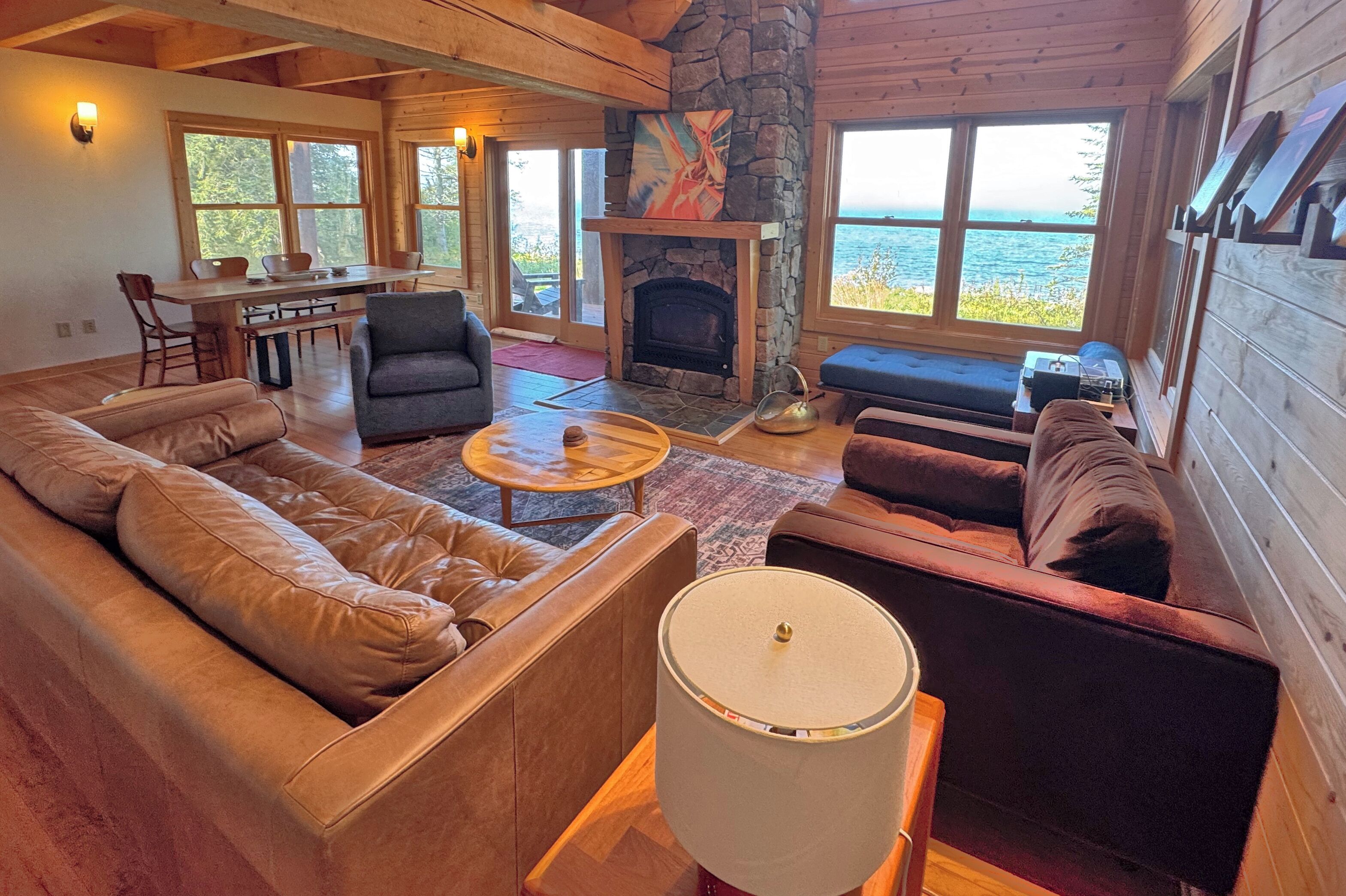 Smart TV, chimenea y reproductor de DVD 