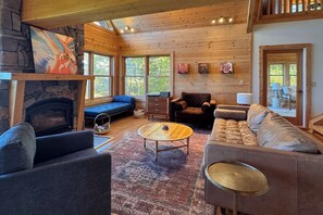 Smart TV, fireplace, DVD player
