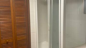 Handtücher, Seife, Toilettenpapier