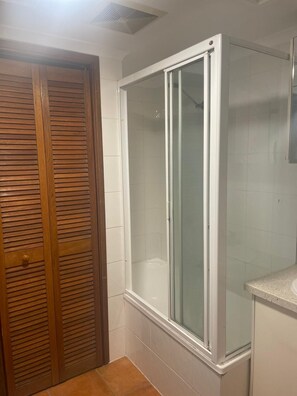 Handtücher, Seife, Toilettenpapier