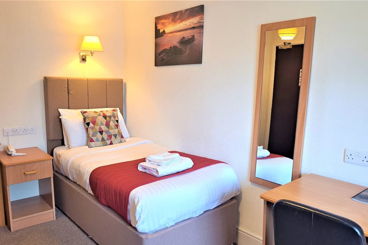 Single Room, Garden View | Desk, iron/ironing board, free WiFi
