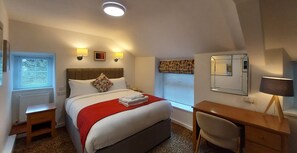 Double Room | Desk, iron/ironing board, free WiFi