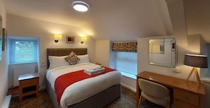 Double Room | Desk, iron/ironing board, free WiFi