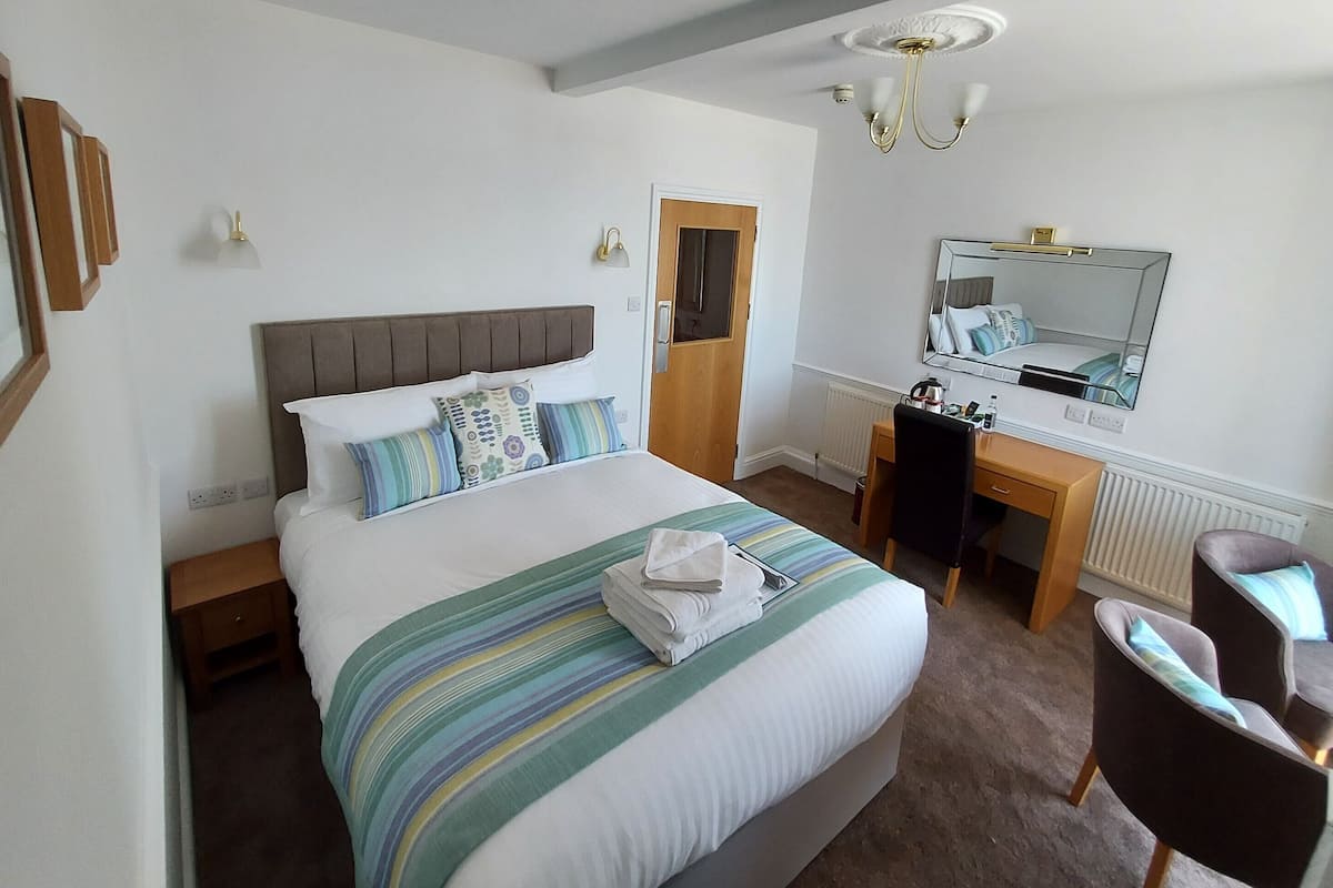 Double Room | Desk, iron/ironing board, free WiFi