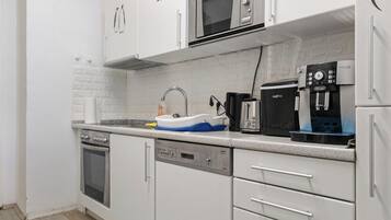 Apartament bàsic | Cuina privada | Frigorífic, microones, forn i placa de cuina