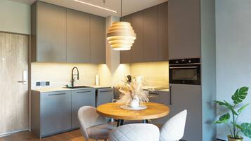 Deluxe Studio, Balcony, Park View | Private kitchen | Mini-fridge, stovetop, espresso maker, electric kettle