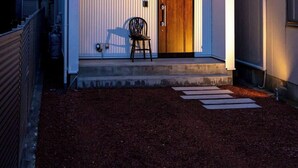 A modern two-story house with a wooden door and a small porch. - Villa for rent for up to 10 people [Antiques Gifu Station East] 10 min. walk from JR Gifu Station (岐阜市)