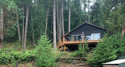 Oceanfront Views, Full Kitchen, Wi-Fi ~ Where the Forest Meets the Ocean