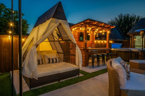 McKinney Luxury Home With Fire Pit, Hot Tub & Backyard Oasis