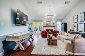 Smart-tv en een open haard