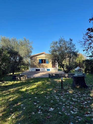 Villa on Lake Bolsena, air conditioning, large garden, pets allowed