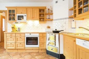 Mikrowelle, Ofen, Herdplatte, Geschirrspüler