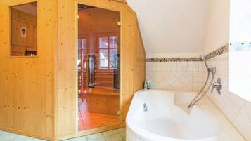 Dusche, Haartrockner, Bidet, Handtücher