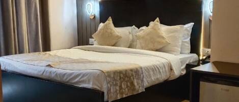 Free WiFi, bed sheets