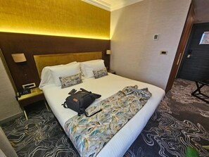 In-room safe, soundproofing, iron/ironing board, free WiFi
