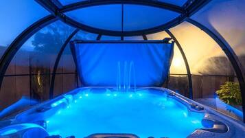 Bain à remous intérieur