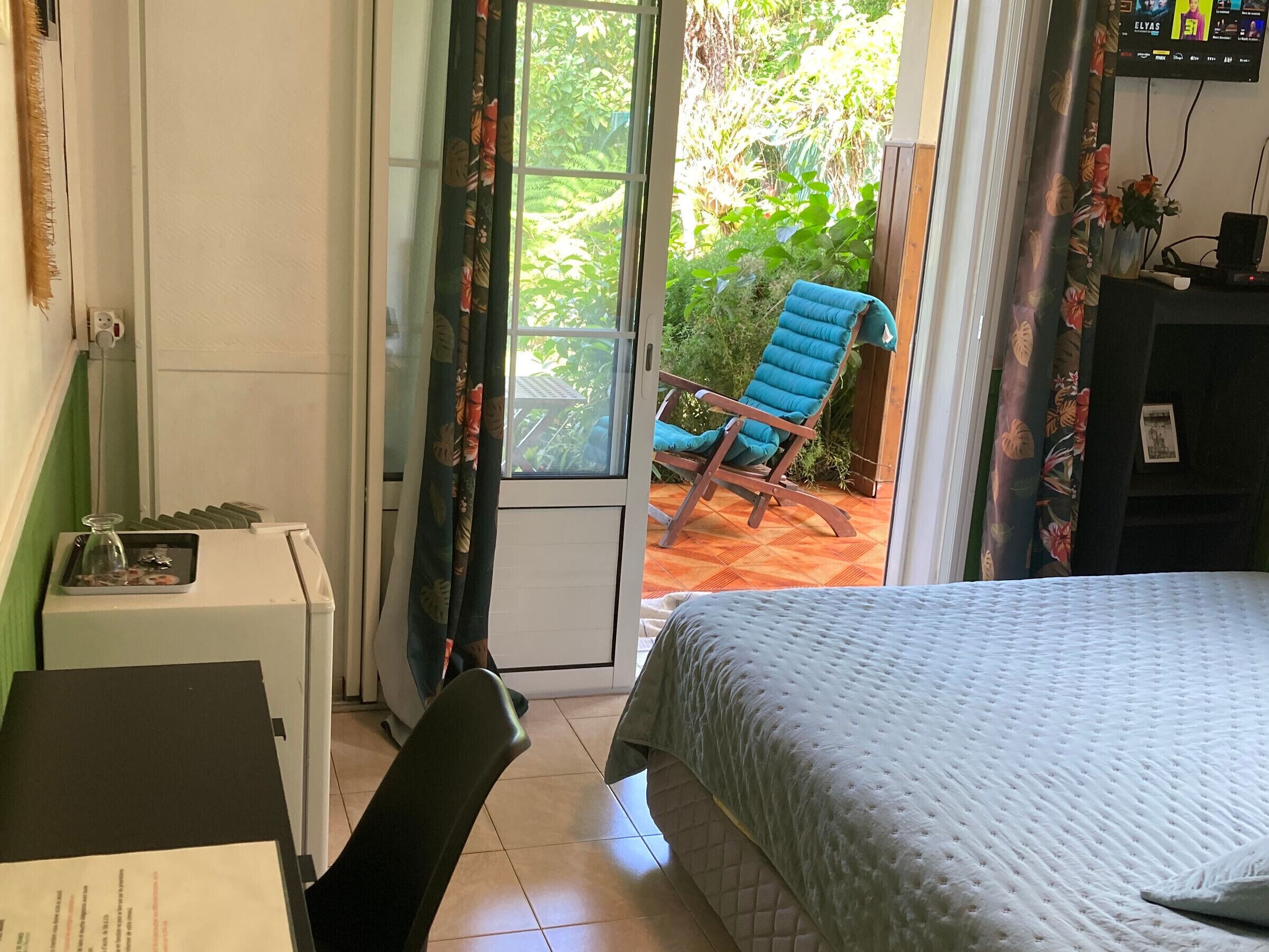 1 bedroom, bed sheets