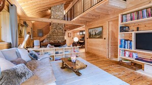 Living area - Luxury Chalet in Les Allues (Les Allues)