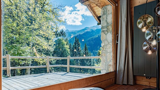 A wooden deck with a view of a forest and mountains. - Luxury Chalet in Les Allues (Les Allues)