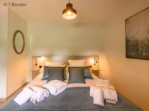 4 bedrooms, free WiFi - Charming House with Private Pool, Gym and Sauna (Saint-Sauveur-le-Vicomte)